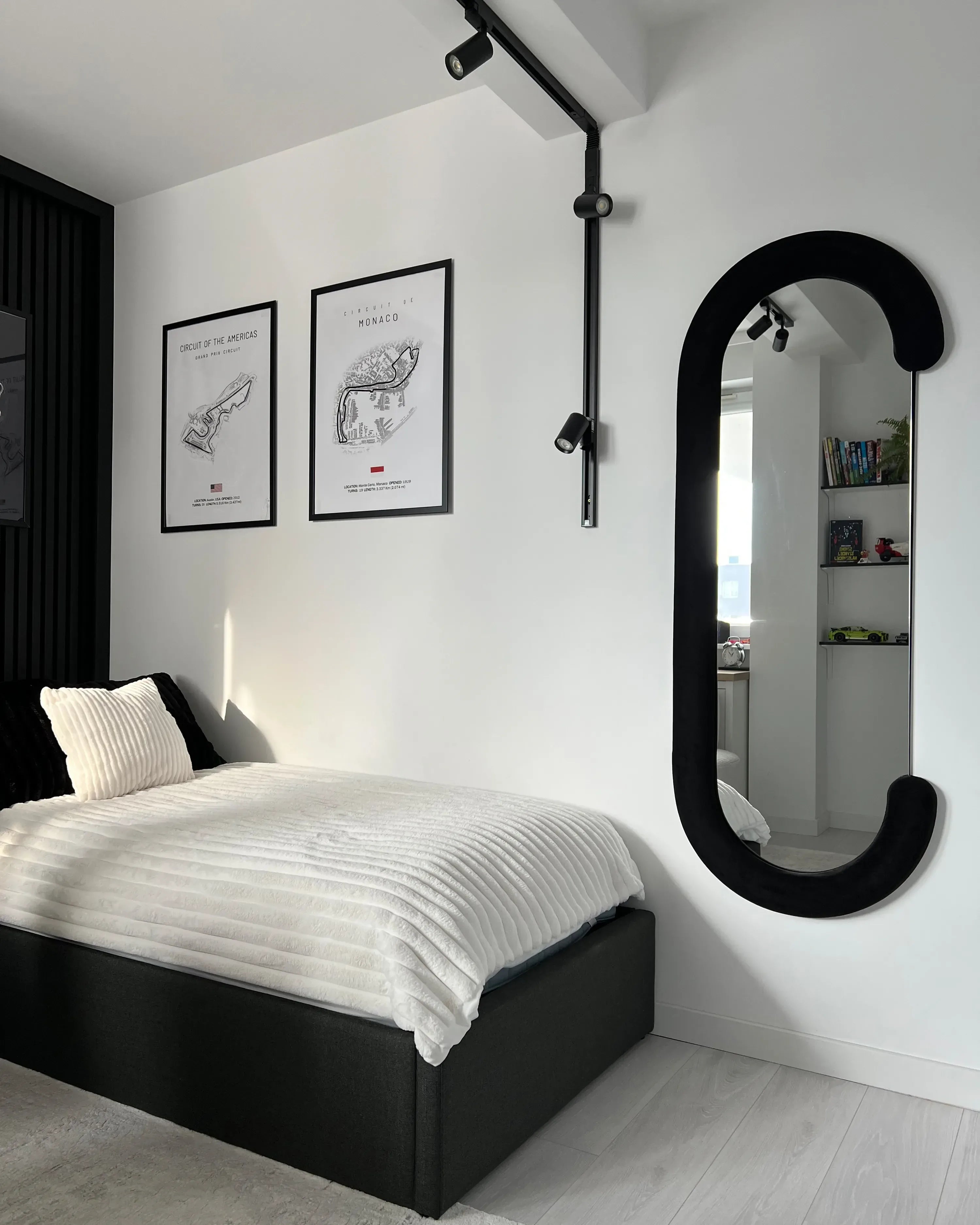 Miroir ovale velours noir 54x158 cm