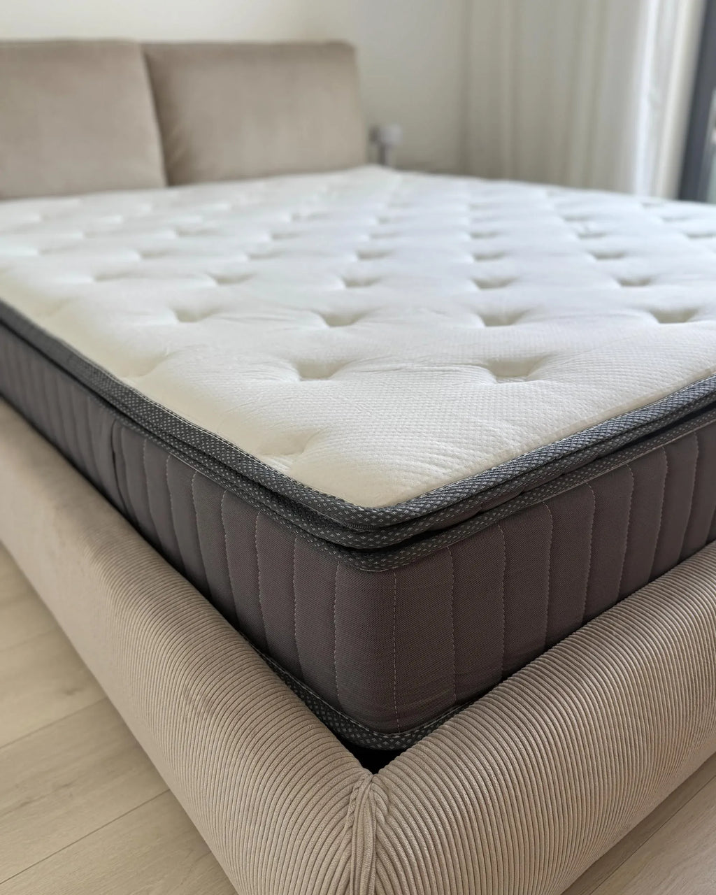 Matelas à ressorts ensachés avec mémoire de forme en gel H3/4 160x200 cm