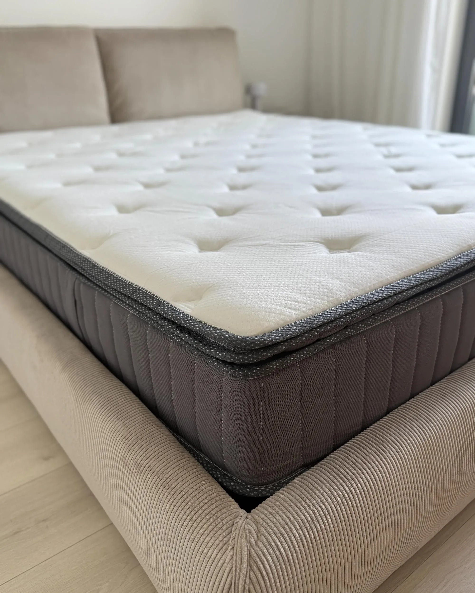 Matelas à ressorts ensachés avec mémoire de forme en gel H3/4 160x200 cm