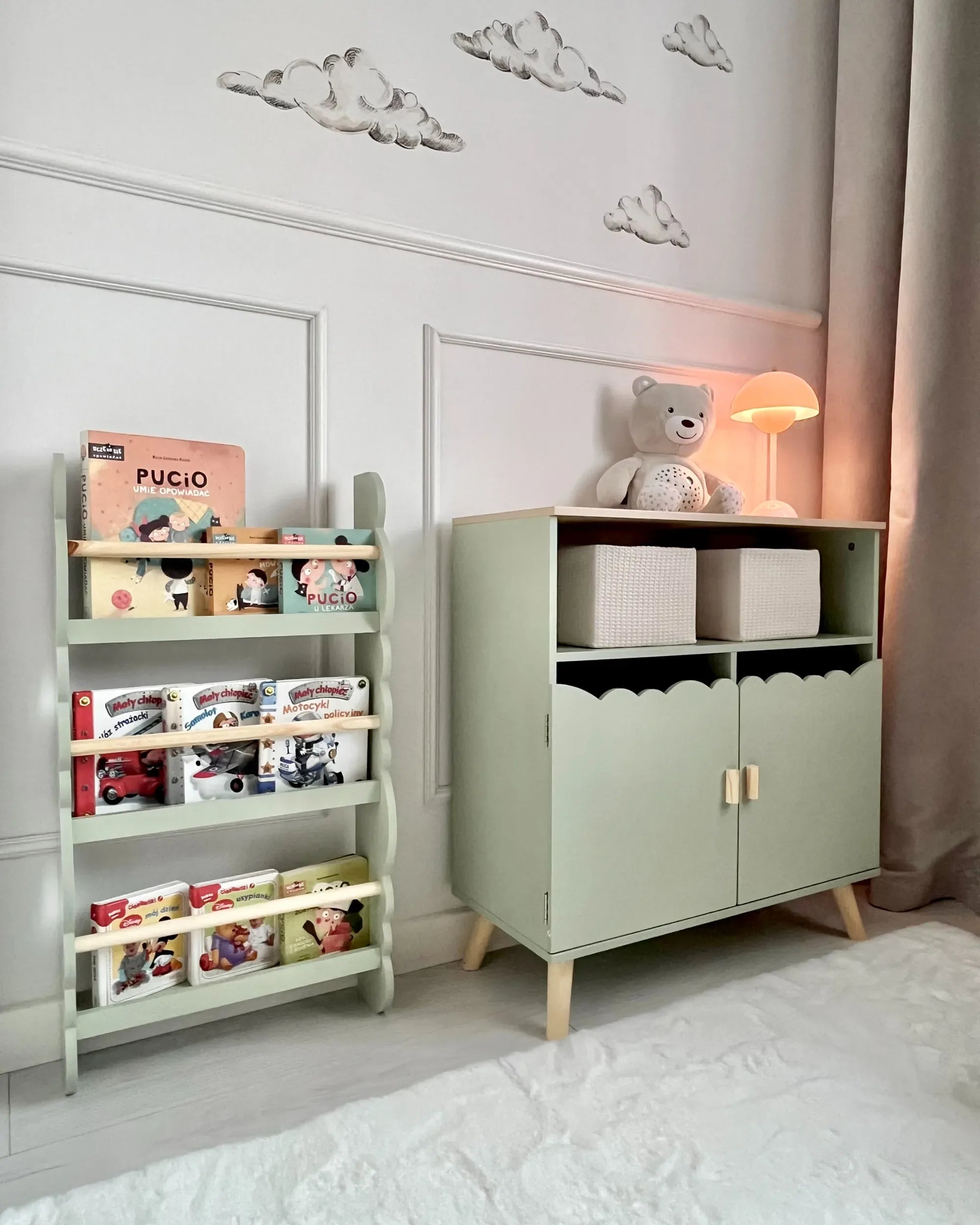 Armoire vert clair